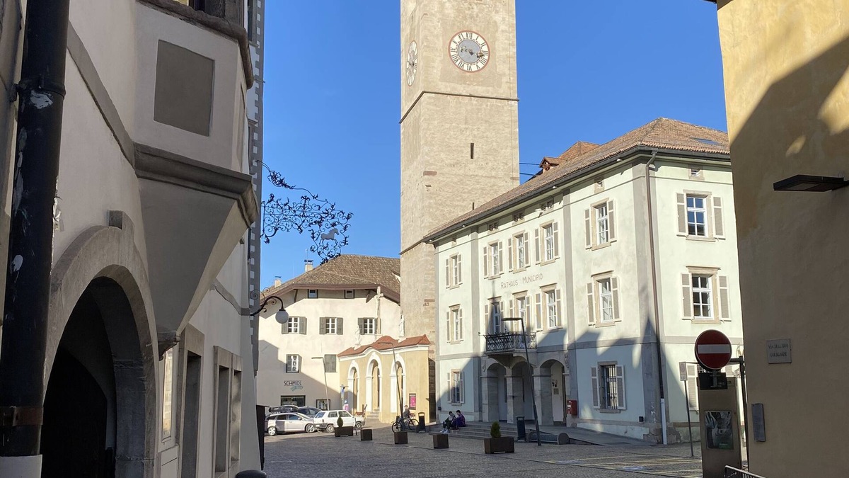 Caldaro Sulla Strada del Vino Apartment | Goldengel Suite in the heart of Caldaro with climate and Wi-Fi
