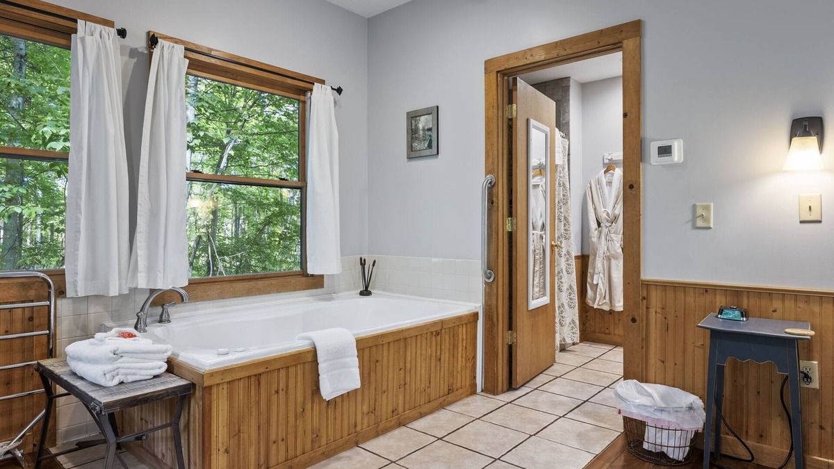 Logan Cottage | Goldenrod Cottage at The Inn & Spa at Cedar Falls