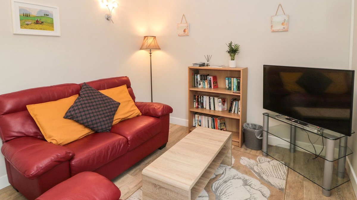 Haydon Bridge Cottage | GOLDFINCH, country holiday cottage, with a garden in Haydon Bridge
