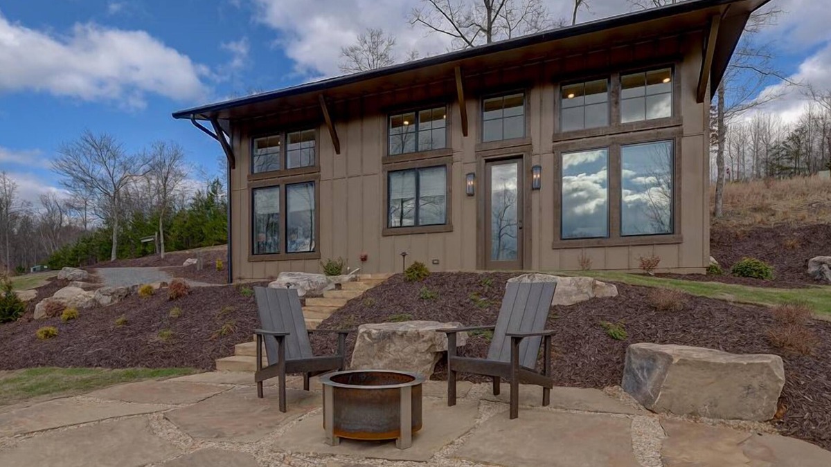 Mineral Bluff Cottage | Golf and Riverfront Cottage | King Bed | Group Availability