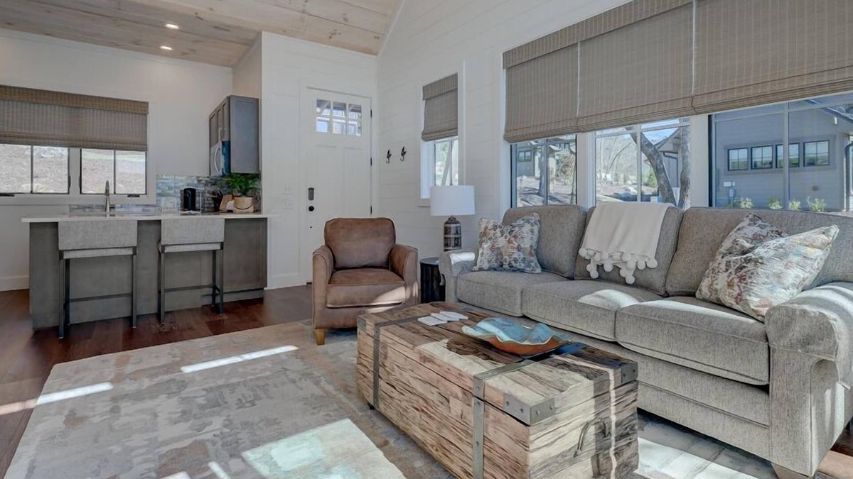 Blue Ridge Cottage | Golf and Riverfront Cottage | King Bed | Group Availability