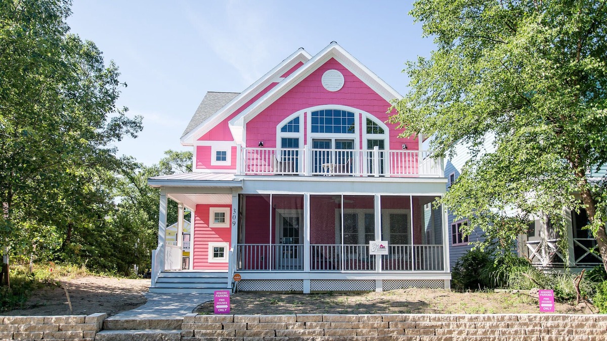 Michigan City House | Golf Cart 6 bedrooms plus coach house with 1 bedroom. Summer 2026 open to book