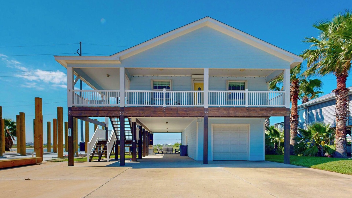 Leeward Sands House | Golf Cart Access, Pet Friendly, Parking for 4