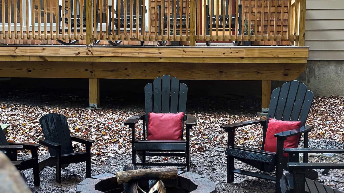 Pocono Lake Cabin | Golf Cart available. Dog-Friendly Cozy Cabin. Fireplace, Kayaks & Game Room.