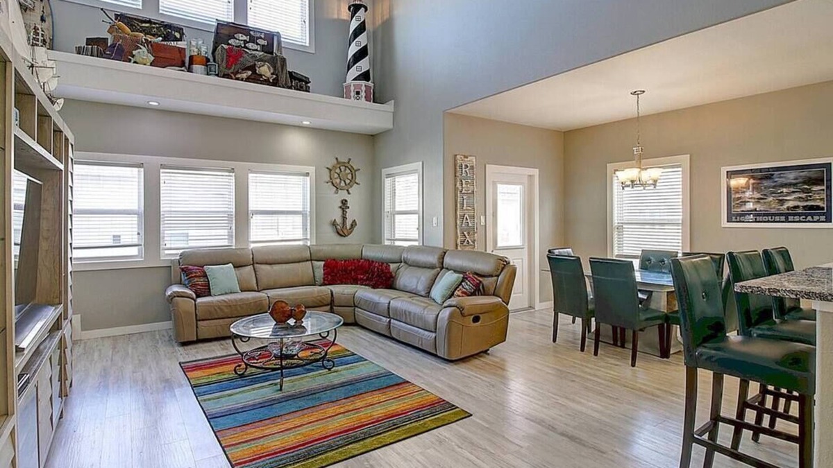 Safe Harbor House | Golf Cart Friendly | Pool | BBQ| Great Location