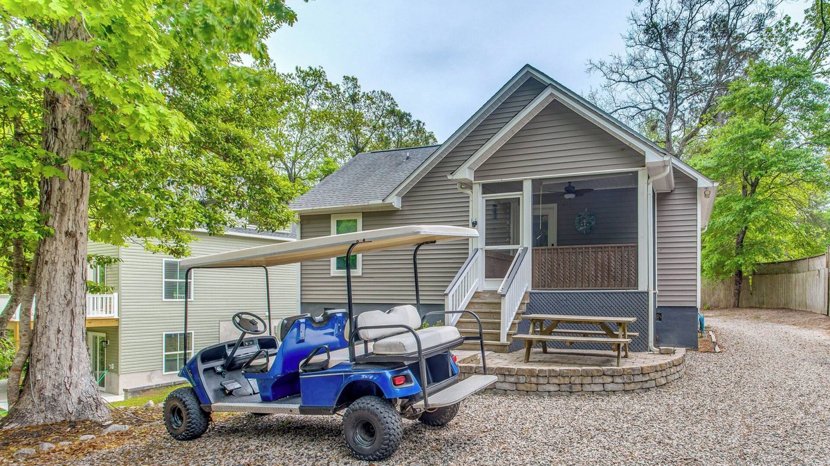 Little River Cottage | Golf Cart Included: Little River Cottage w/Deck!