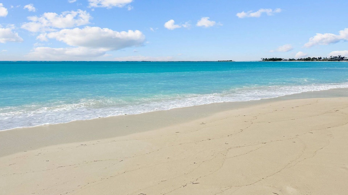 Treasure Cay Villa | Golf Cart Included, Bimini Villa, Treasure Cay, Bahamas, 100 yards from beach