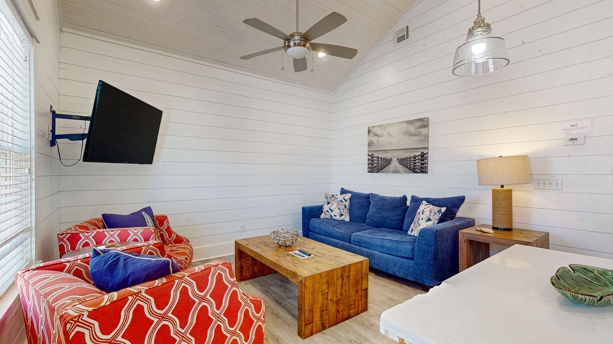 Port Aransas Cottage | Golf Cart Included, Pet Friendly, Shared Pool, Parking for 1 Vehicle
