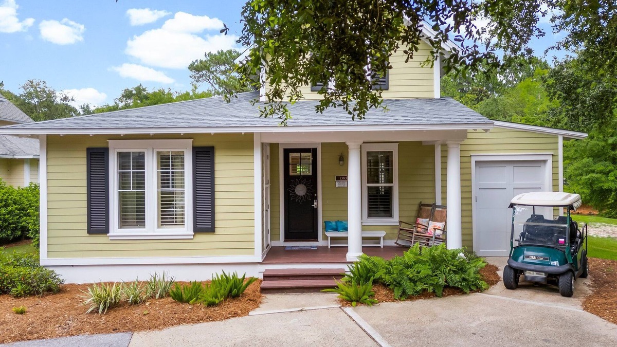 Laurel Grove House | Golf Cart ~ Lakefront ~ Private Porch ~ Family Friendly Neighborhood