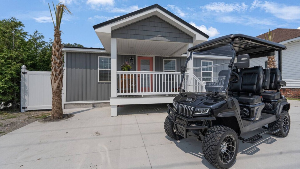 Morehead City Apartment | Golf Cart~Pet Friendly~Near Downtown~Teach's Reach