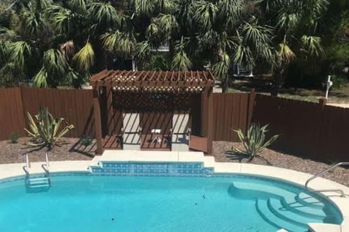 East End House | Golf Cart Private pool Bay and Beach Access Pet Friendly