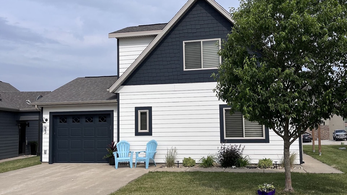 Spirit Lake Cabin | GOLF CART, VIEW & FIREPLACE! Perfect Family Getaway! Bridges Bay Cabin