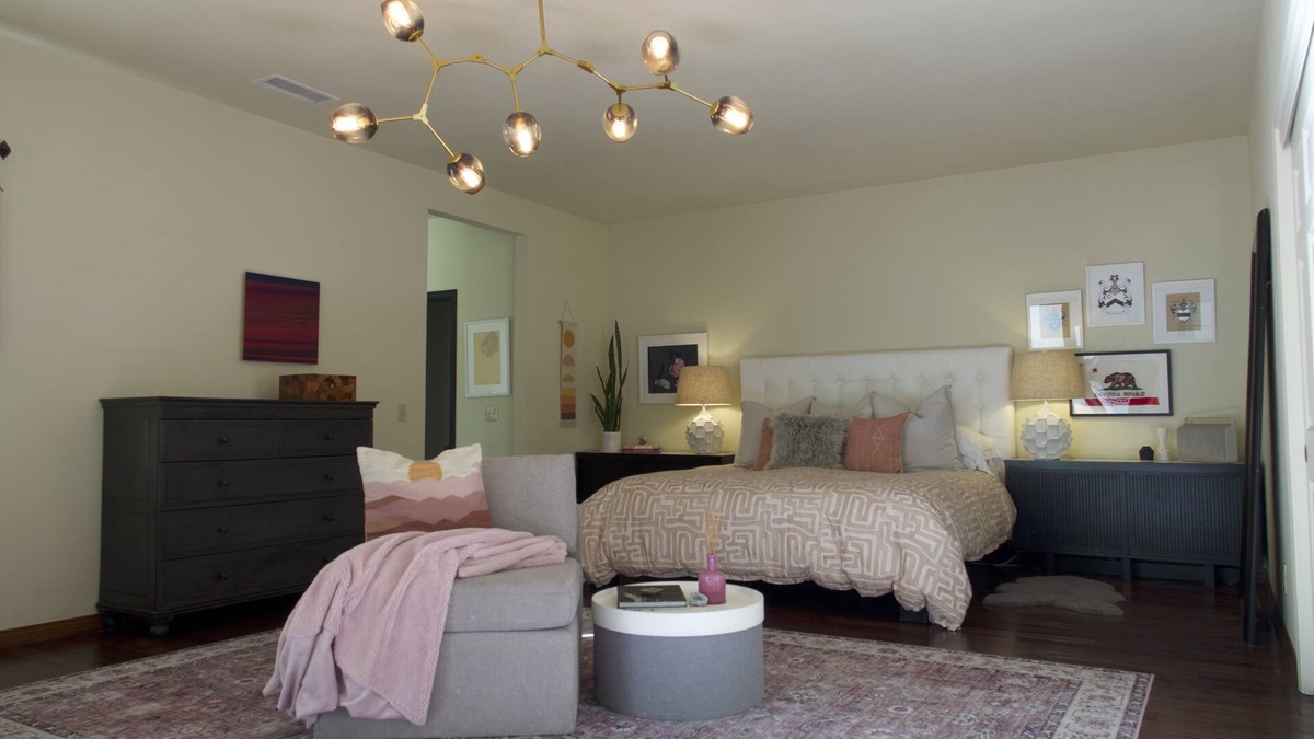 Ojai House | Golf Course Access Home in Downtown Ojai with Fine Art & Pro Interior Design.
