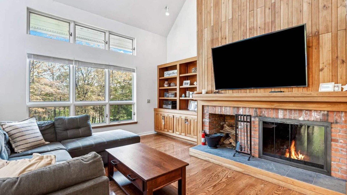 Quechee House | Golf Course, Fireplace, Pool Table - The Oasis*