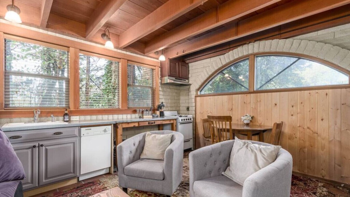 Amazon House | Golf Course Guest house