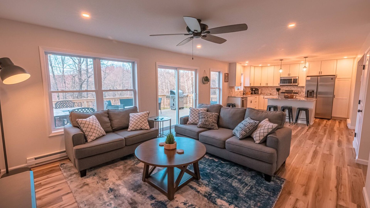 Lake Ariel House | Golf course in the backyard and endless amenities just minutes away! 🏔️ ⛳️ 🏖️