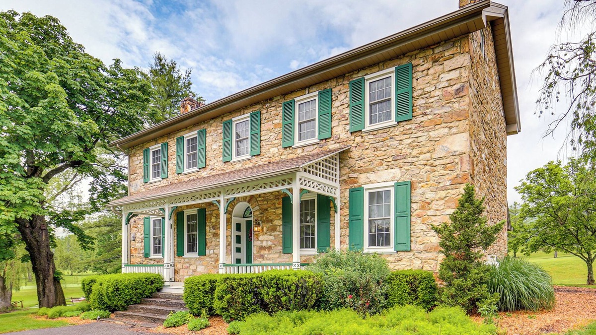Hollidaysburg House | Golf Course On-Site: Spacious Hollidaysburg Home!