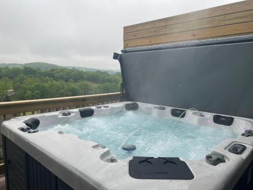 Branson West House | Golf Course OnSite, Pvt Hot Tub, Free Tickets, Gated Community, Near Silver Dollar City!