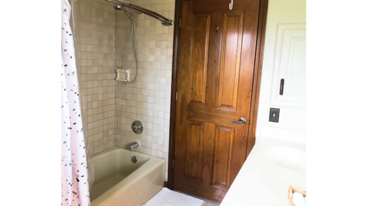 Columbus House | Golf Course Retreat--HUGE house--Quiet & Cozy