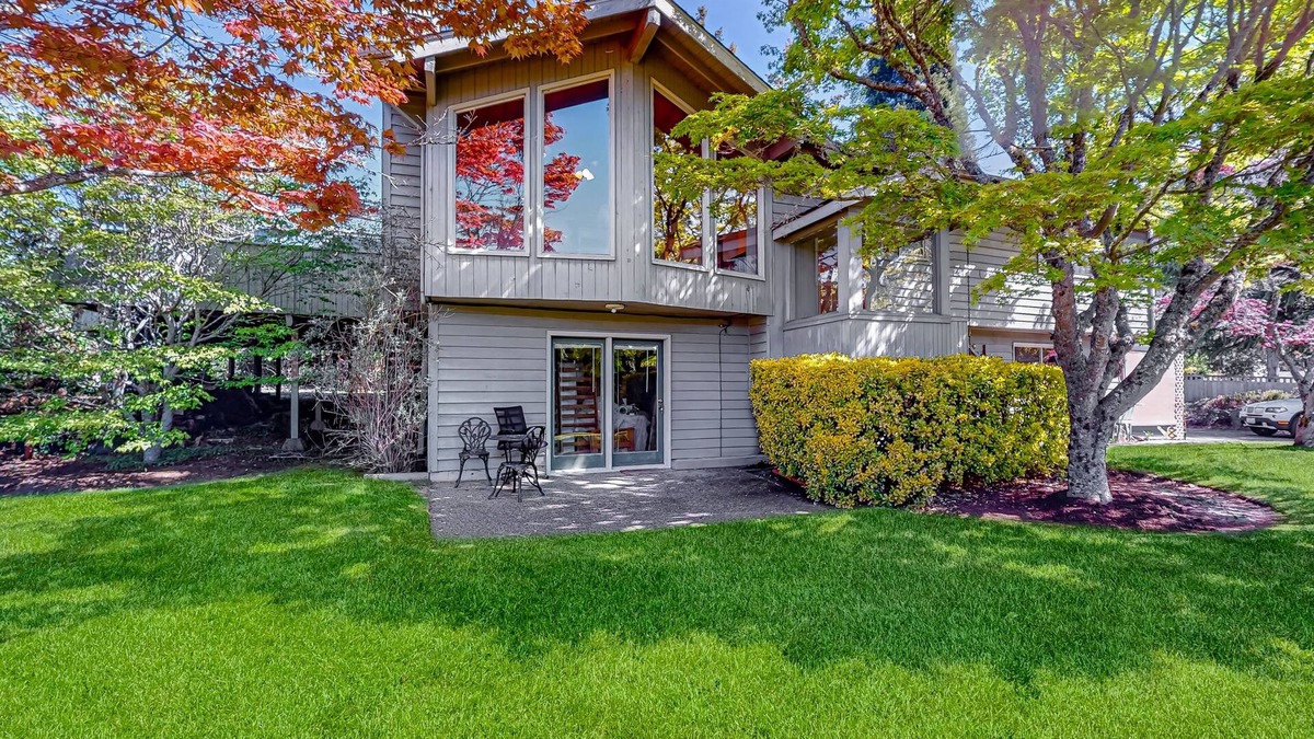 Bainbridge Island House | Golf-course-view house with deck, fireplace, grill, pet friendly - near ferry