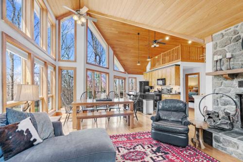 Chestnut Springs House | Golf Course-View Cabin Deck in Wintergreen Resort