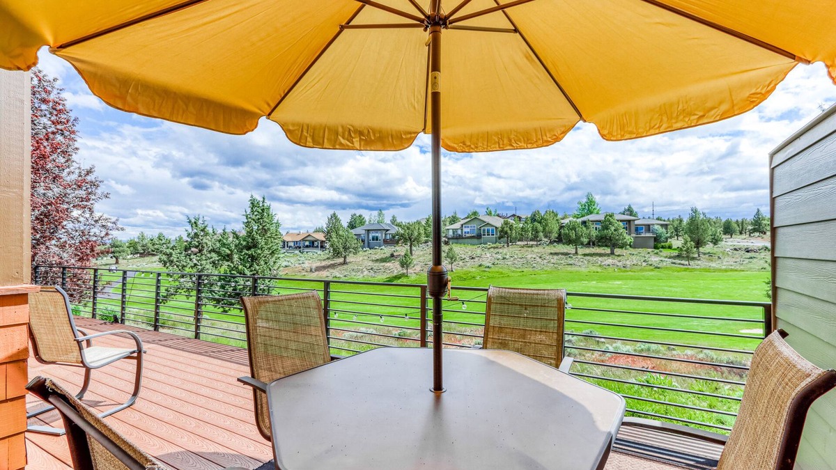 Redmond House | Golf Course View Family Retreat with WiFi, Shared Pool/Hot Tub, Deck, & More