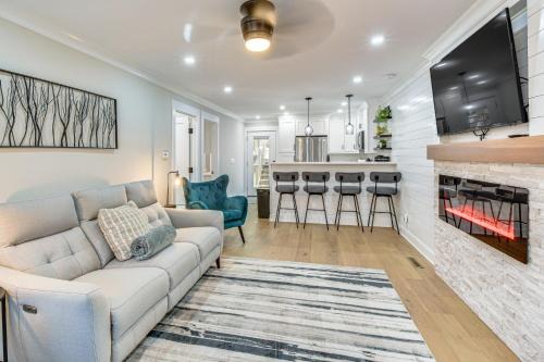 Salem Apartment | Golf Course View Modern Keowee Key Condo!