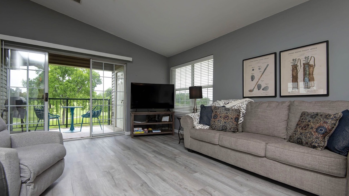 Branson Condo | Golf Course View, Quiet, Comfy, Pet-Friendly at Holiday Hills Golf & Resort