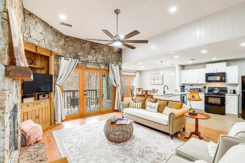 Mountain Air Apartment | Golf Course Views Condo in Blue Ridge Mountains!