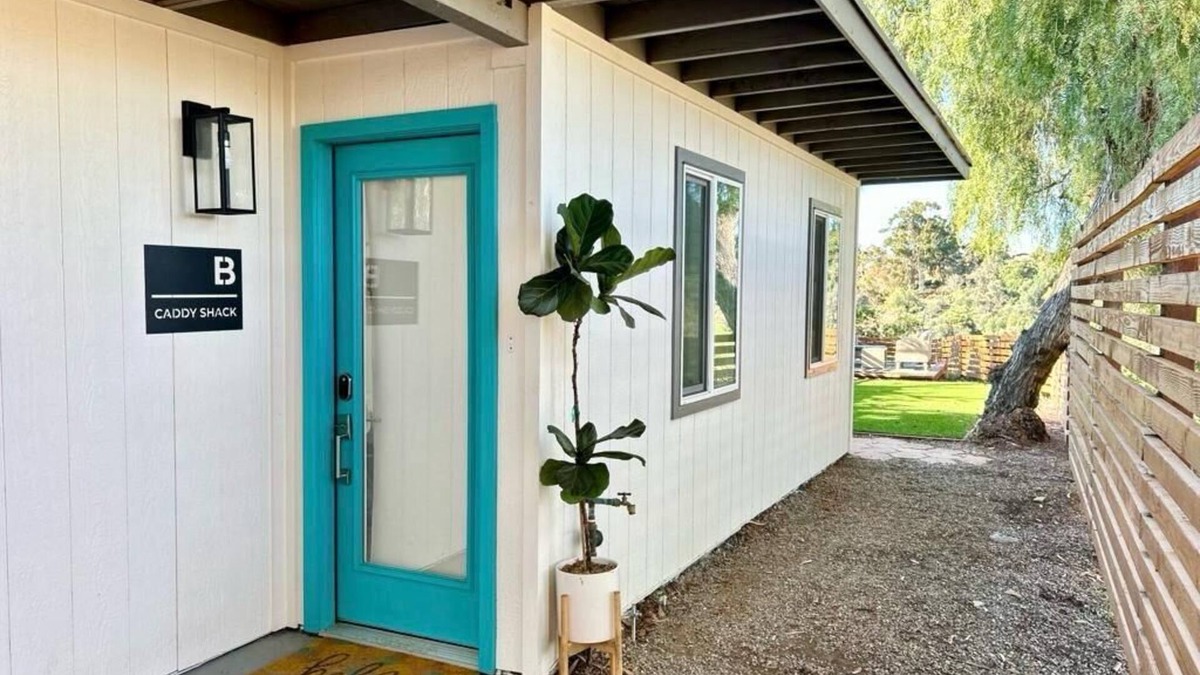 National City House | Golf course views! Your super cute hidden oasisn