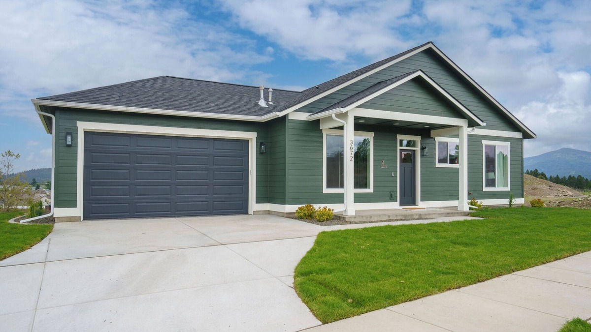 Post Falls House | Golf Getaway - Hot Tub - EV Charger - New 2025 Build