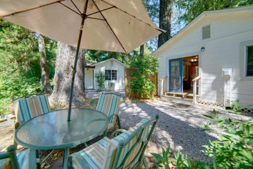 Cobb House | Golf, Hike, Sip Wine Cobb Mountain Cabin with Patio