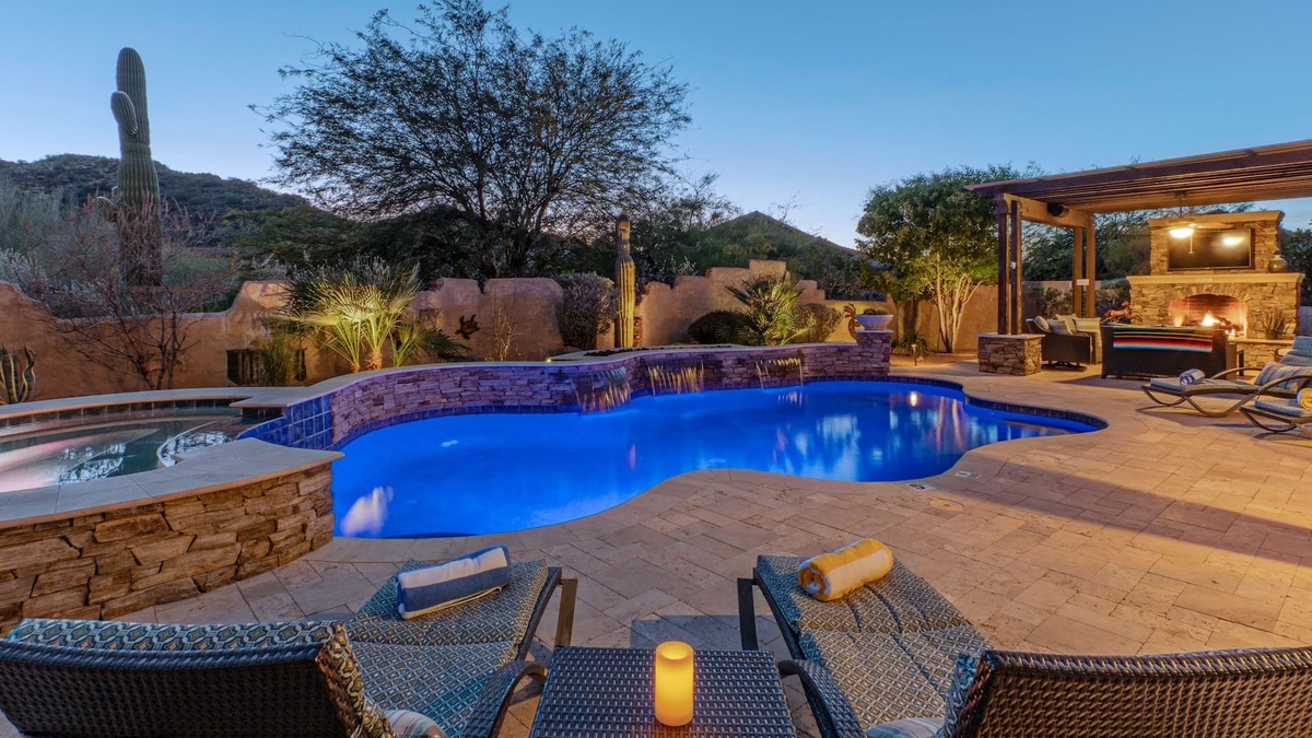 Las Sendas House | Golf & Hiking, LUX Resort Amenities, Htd Salt H20 POOL, Spa, Putt Green, Satellite TVs, 31 Night Min
