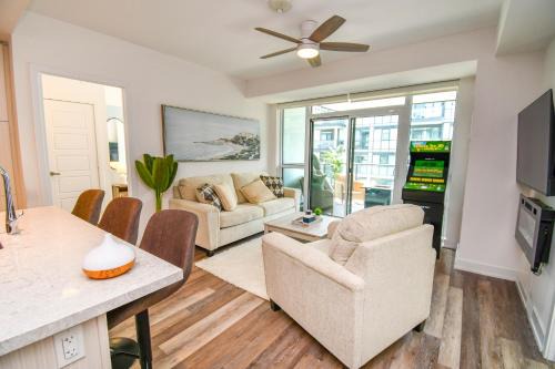 Innisfil Apartment | Golf Paradise Pool Fire Pit King Bed
