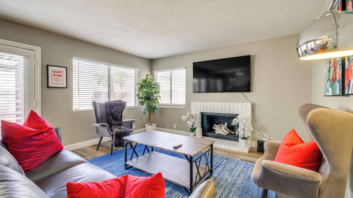 Green Valley North House | Golf, Shop & Explore: Sleek Getaway in Henderson!
