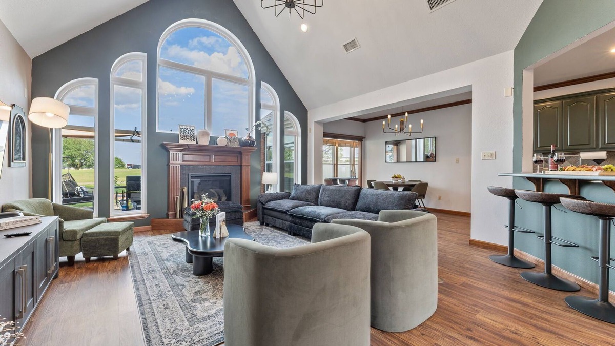 Lakeview Jefferson County House | Golf-Side Luxe Escape Sleeps 13 Hot Tub & Theater