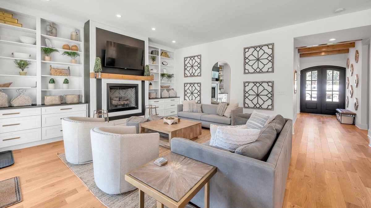 Picadome House | Golf Simulator | Hot Tub | Game Room | Downtown | Patio & Firepit