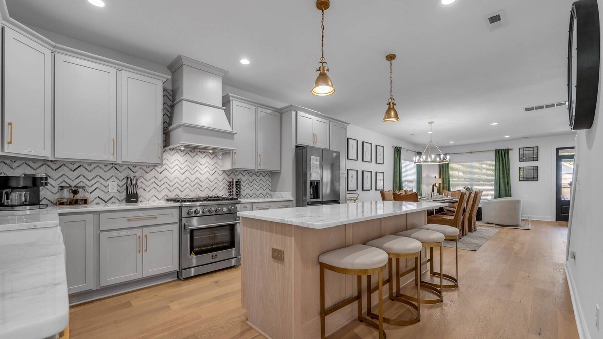 Lexington House | Golf Simulator | Hot Tub | Game Room | Pool Table