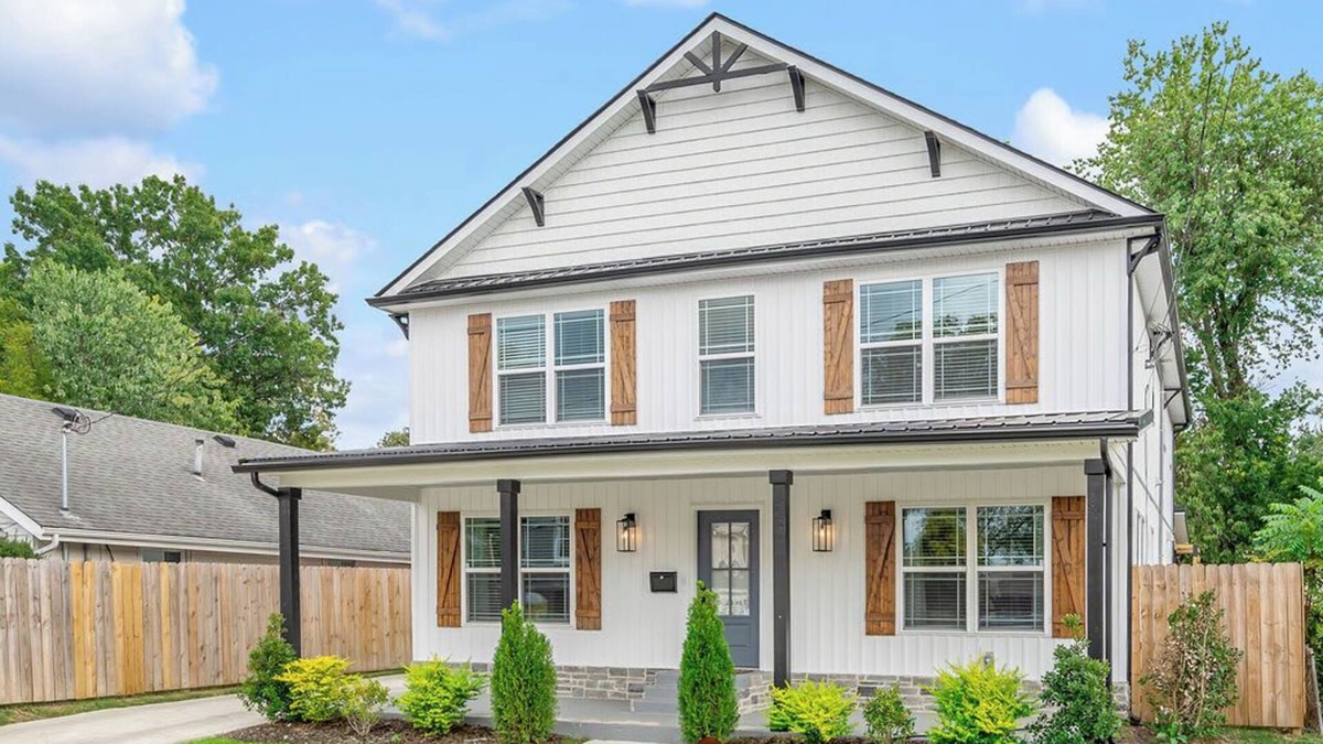 Lexington House | Golf Simulator | Hot Tub | Downtown | Game Room |