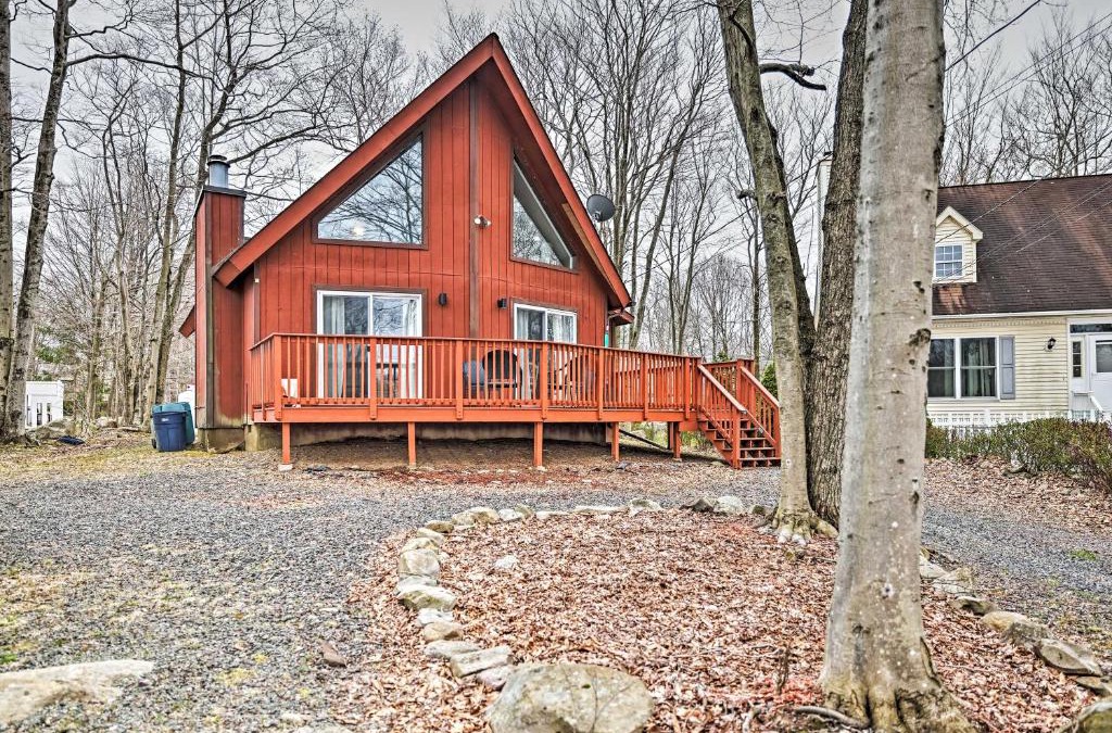 Tobyhanna House | Golf, Ski and Fish Cabin with Deck in Tobyhanna!