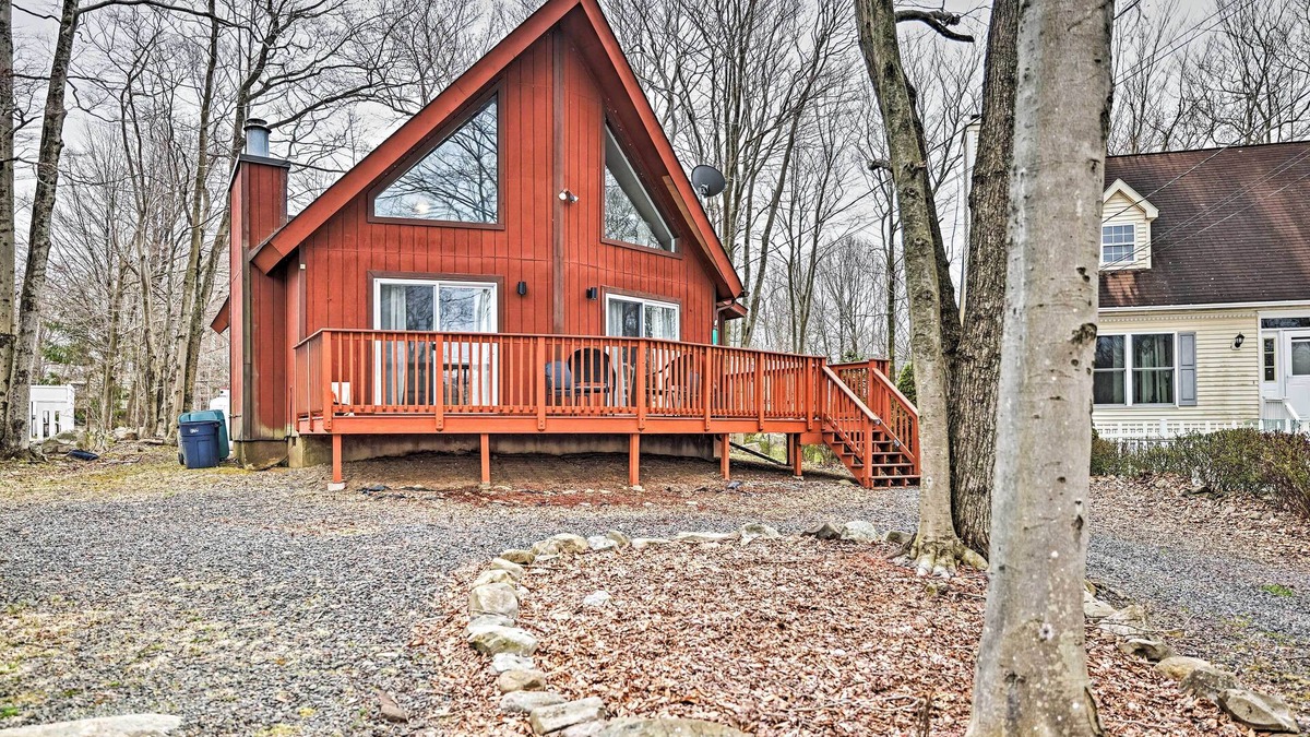 Tobyhanna Cabin | Golf, Ski + Fish: Cabin w/Deck in Tobyhanna!