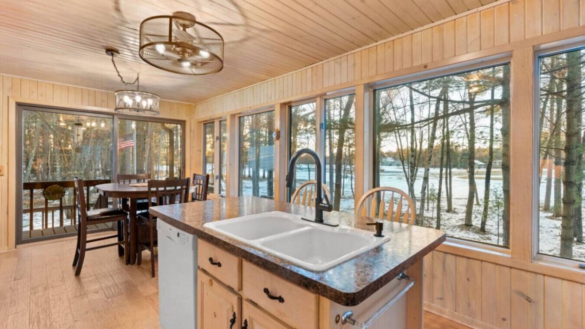 Danbury Apartment | Golf UTV 4 Kings in Voyager Village on airstrip