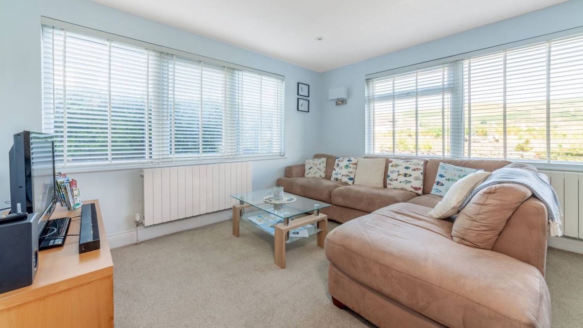 Kirk Braddon Cottage | Golf View Apartment - an apartment that sleeps 4 guests in 2 bedrooms
