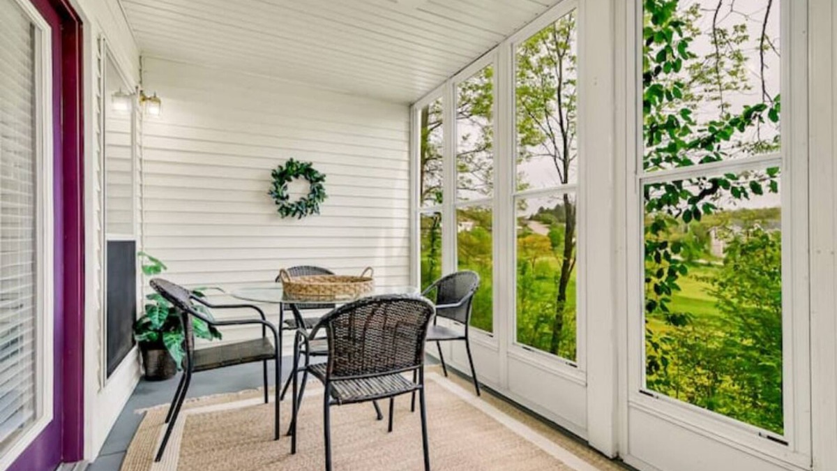 Branson Apartment | Golf View, Bright Sunroom, Spacious, Outdoor Pool! Close to Branson Strip