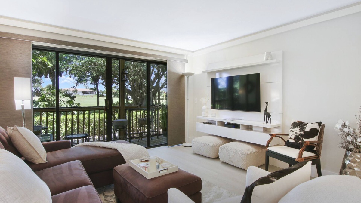 Hunt Club Condo | Golf Views - Pool - Walk to PGA Resort - Dog Friendly!
