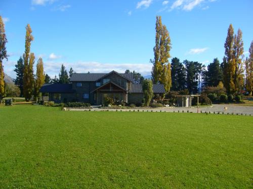 Wanaka Hotel | Golfcourse Road Chalets and Lodge