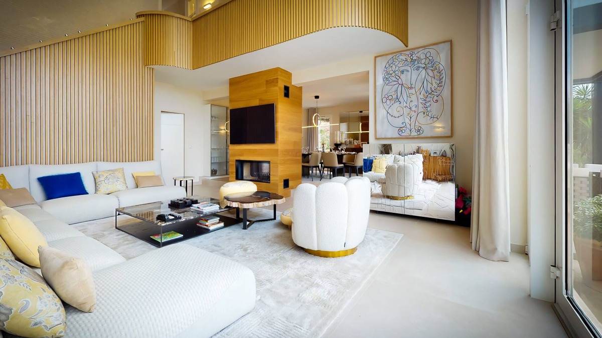 Gassin Villa | Golfe de St Tropez. Modern villa with heated swimming pool