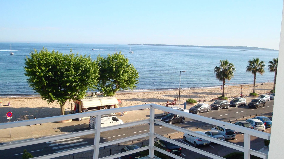 Golfe Juan Apartment | Golfe Juan F2 new in FRONT DE MER