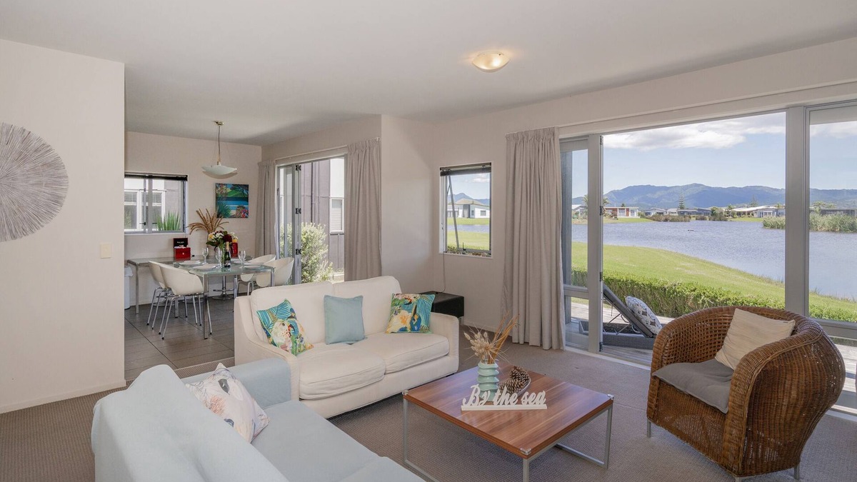 Matarangi House | Golfer's Paradise - Matarangi Holiday Home