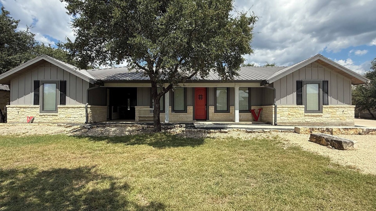 Sabinal House | Golfers paradise minutes away from the Frio River!